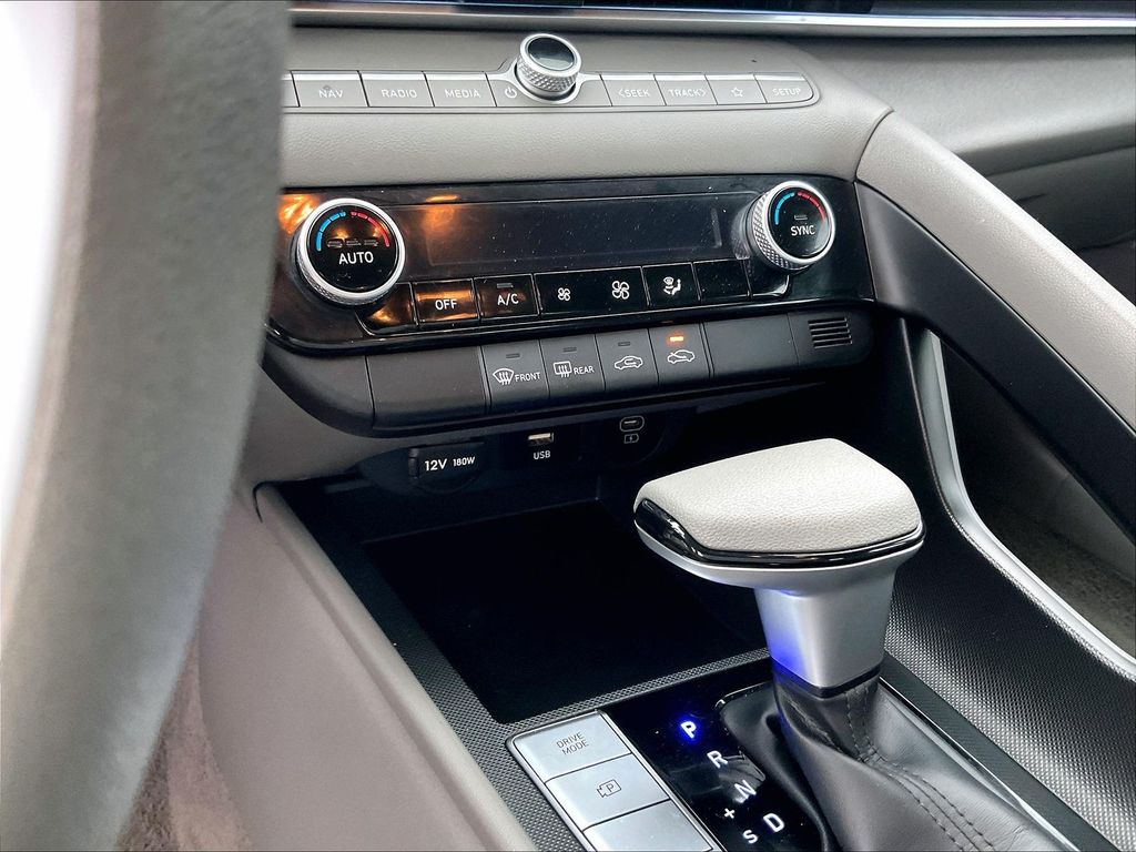 2024 Hyundai Elantra — photo 25
