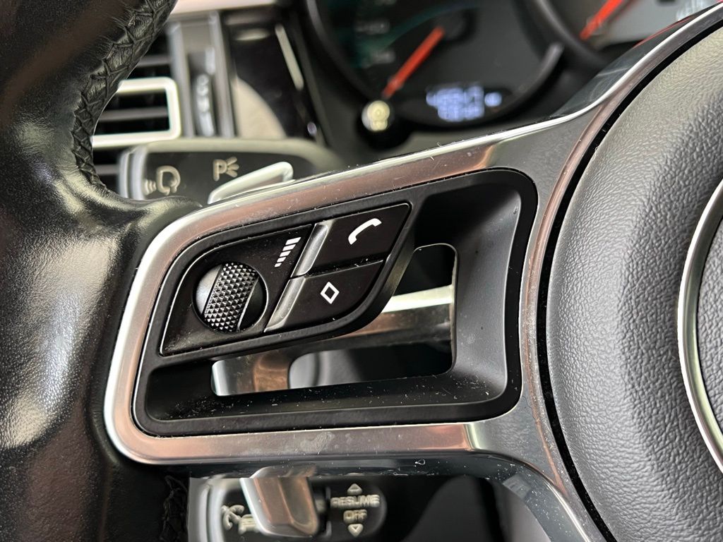 Thumbnail: 2019 Porsche Macan - 9