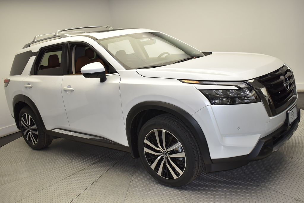 2025 Nissan Pathfinder Platinum 3