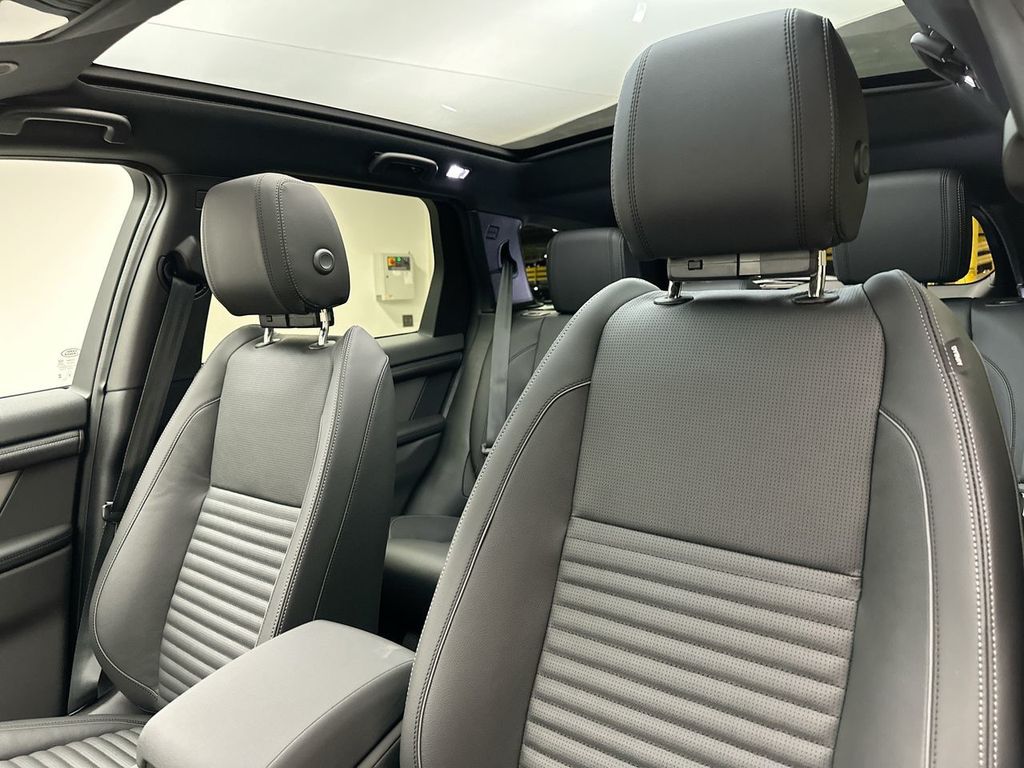 Thumbnail: 2025 Land Rover Discovery Sport - 8
