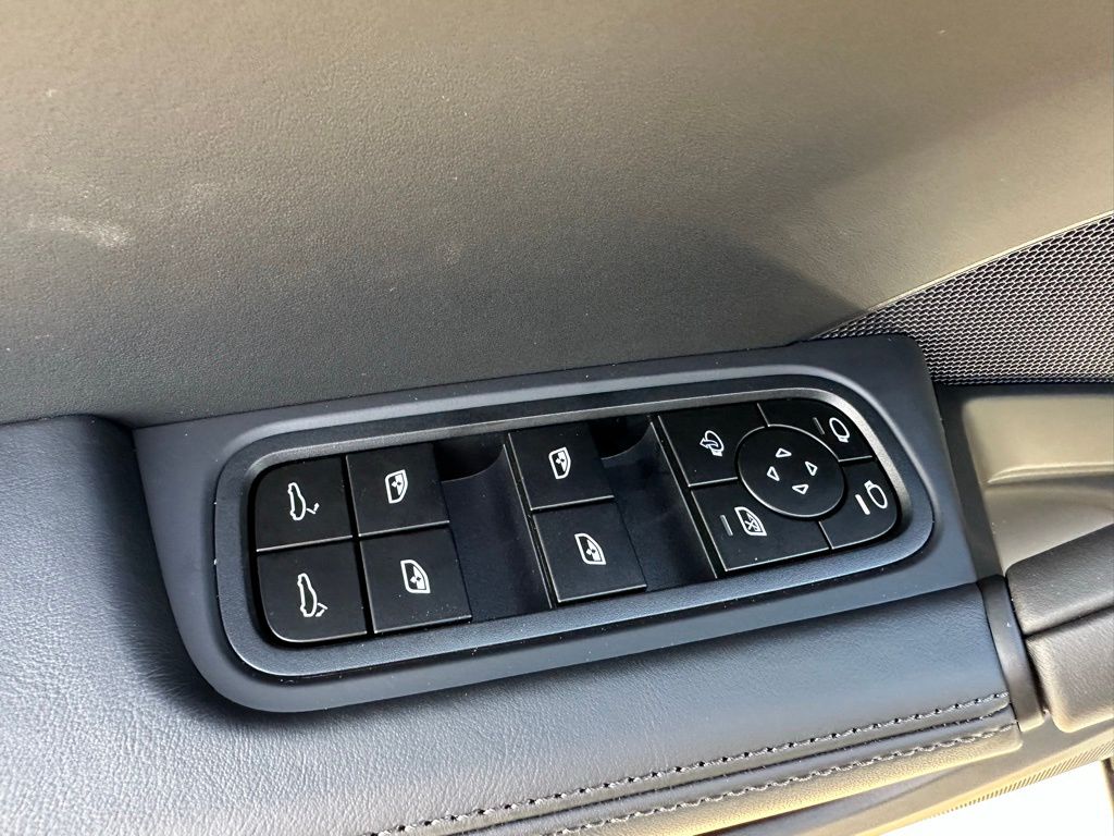 Thumbnail: 2026 Porsche Cayenne - 20