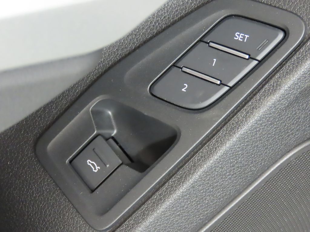 Thumbnail: 2025 Audi Q3 - 31