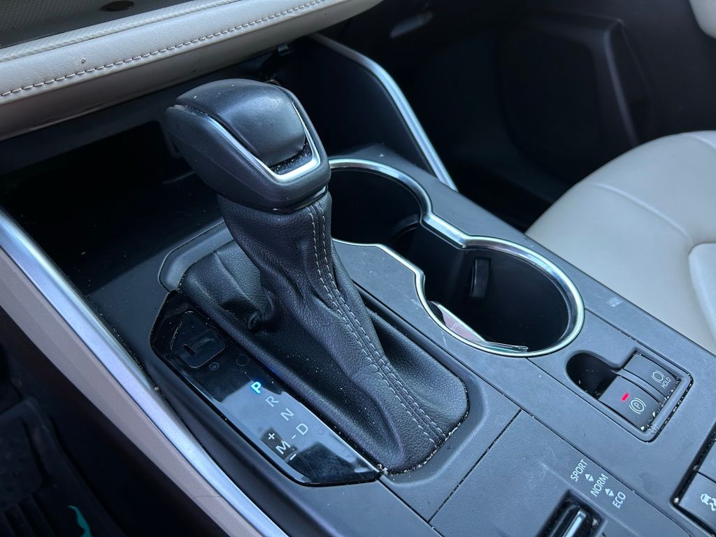 Thumbnail: 2022 Toyota Highlander - 27