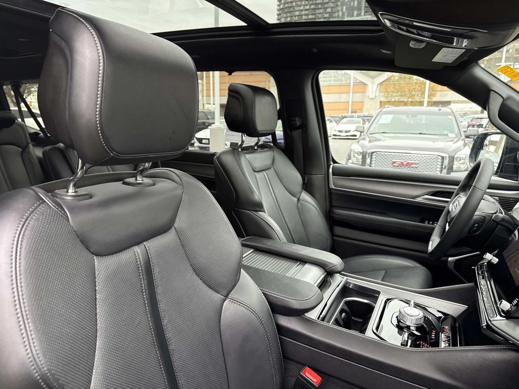 Thumbnail: 2025 Jeep Wagoneer - 22