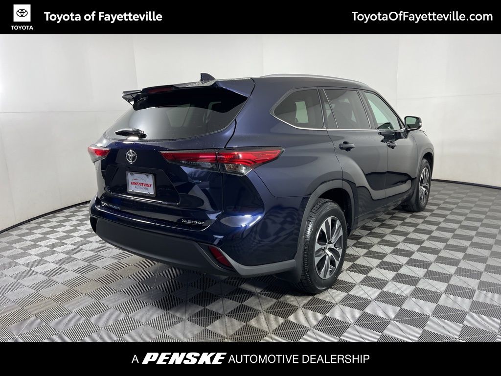 Thumbnail: 2021 Toyota Highlander - 18