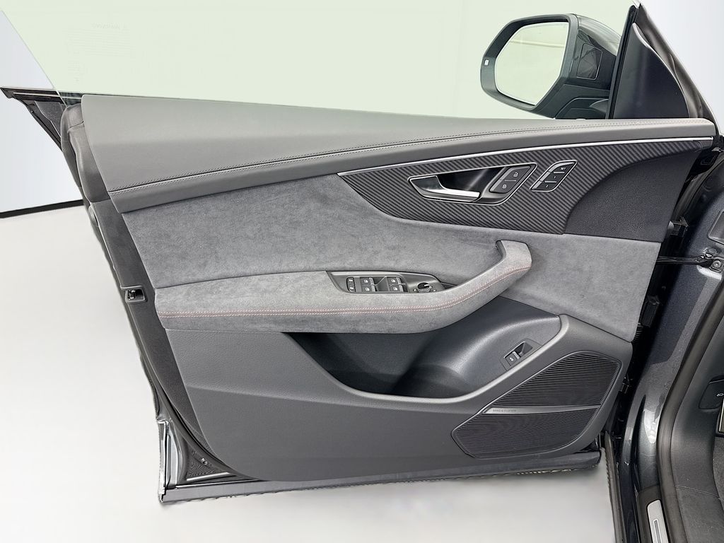 Thumbnail: 2026 Audi RS Q8 - 24