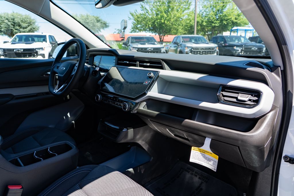 2027 Chevrolet Bolt LT - Photo 31