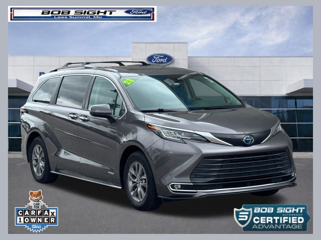 2021 Toyota Sienna XLE 8-Passenger Hybrid FWD's photo