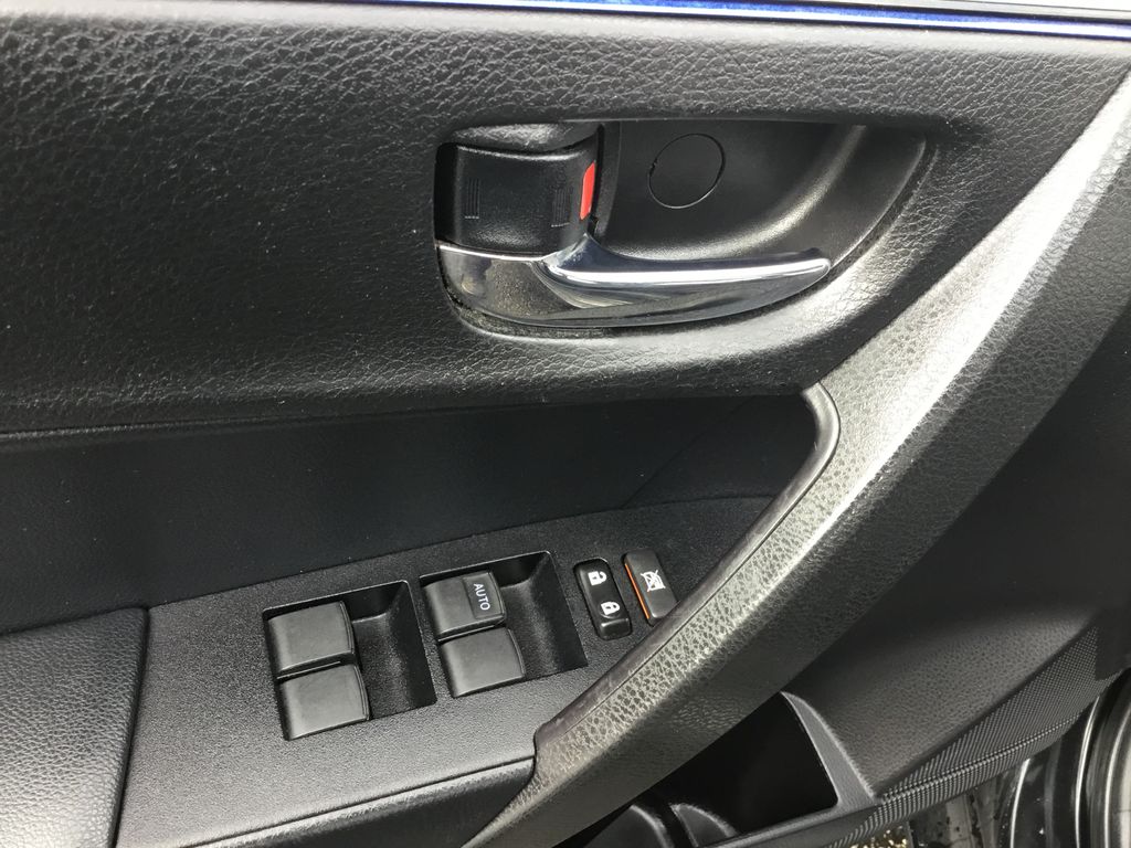 Thumbnail: 2019 Toyota Corolla - 18