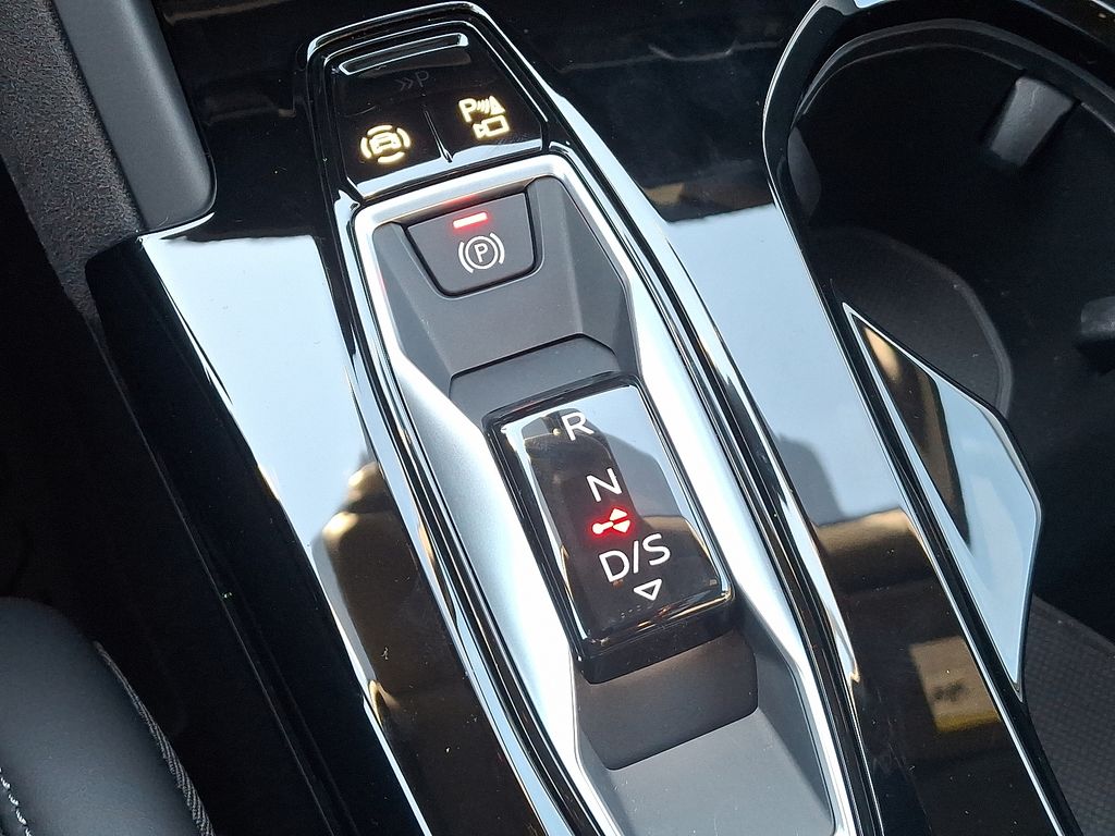 Thumbnail: 2025 Audi SQ5 - 16