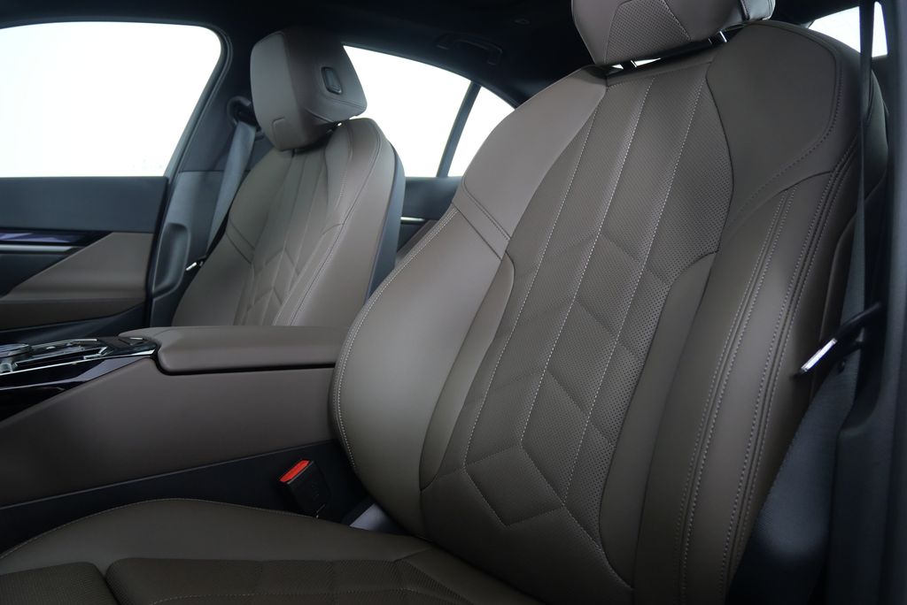2025 BMW i5 eDrive40 11