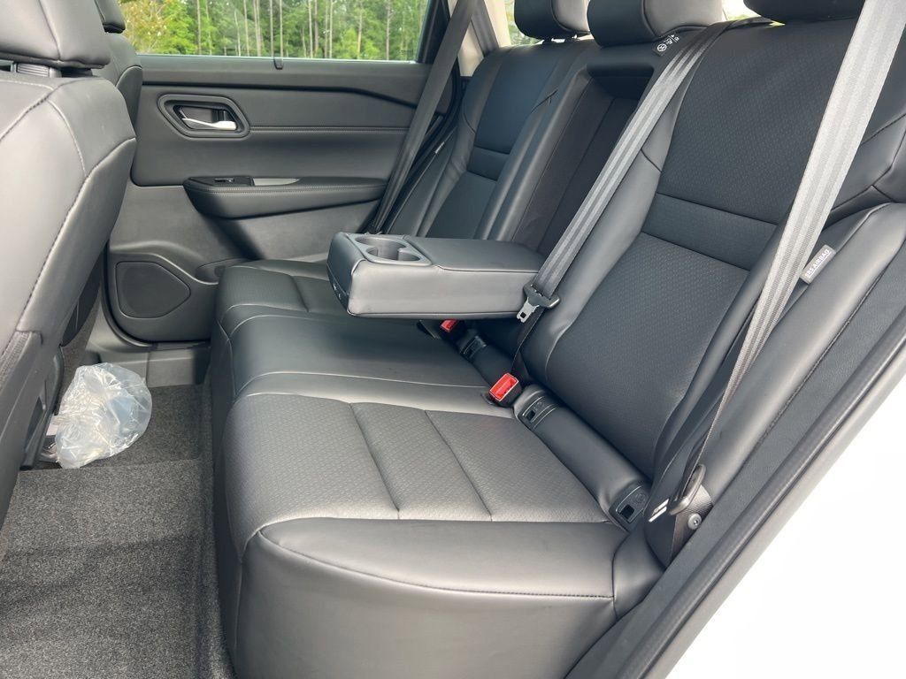 2025 Everest White Pearl Nissan Rogue SV FWD SUV