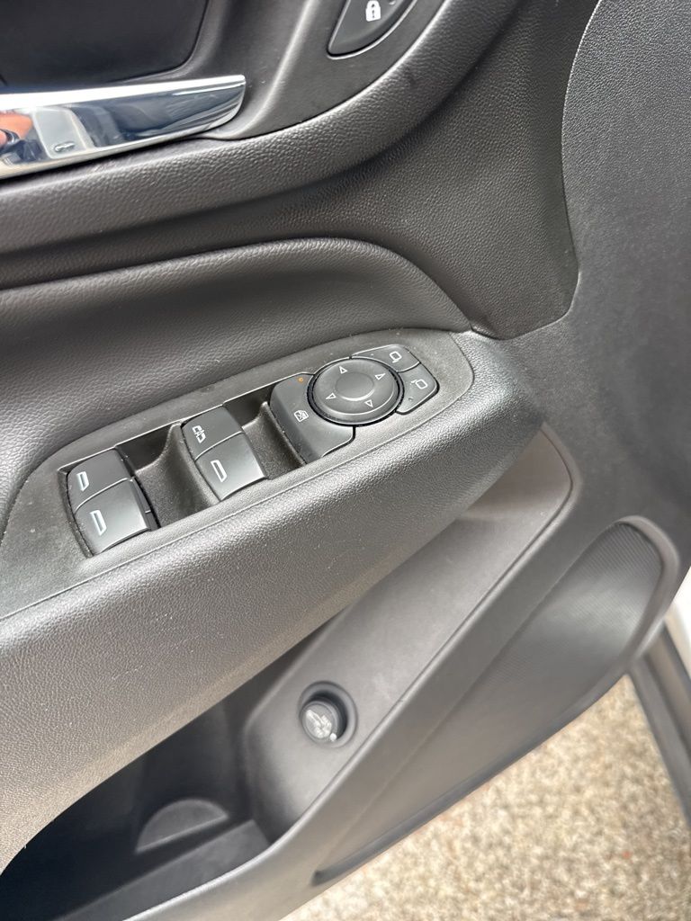 used 2021 Chevrolet Equinox car, priced at $16,291