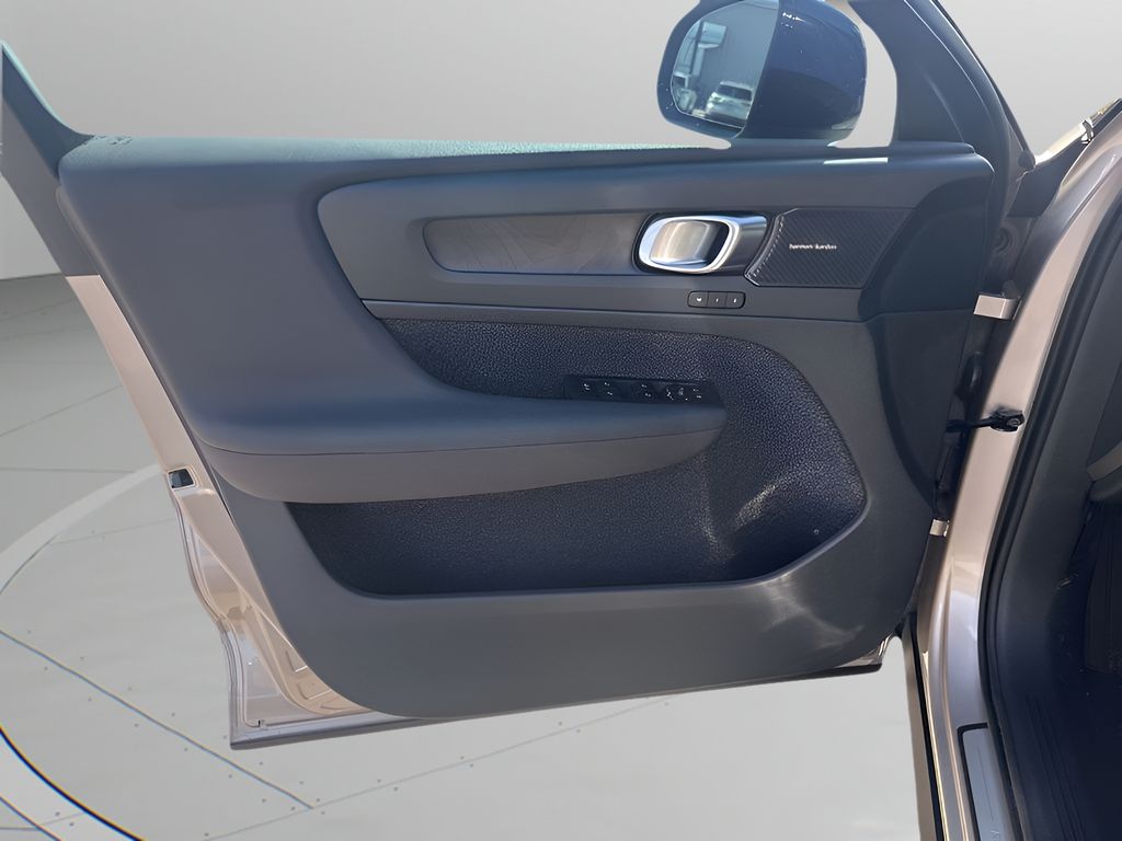 Used Car 2023 Volvo Xc40 Recharge Pure Electric  Ultimate For Sale Under $35,000 In Austin, Texas