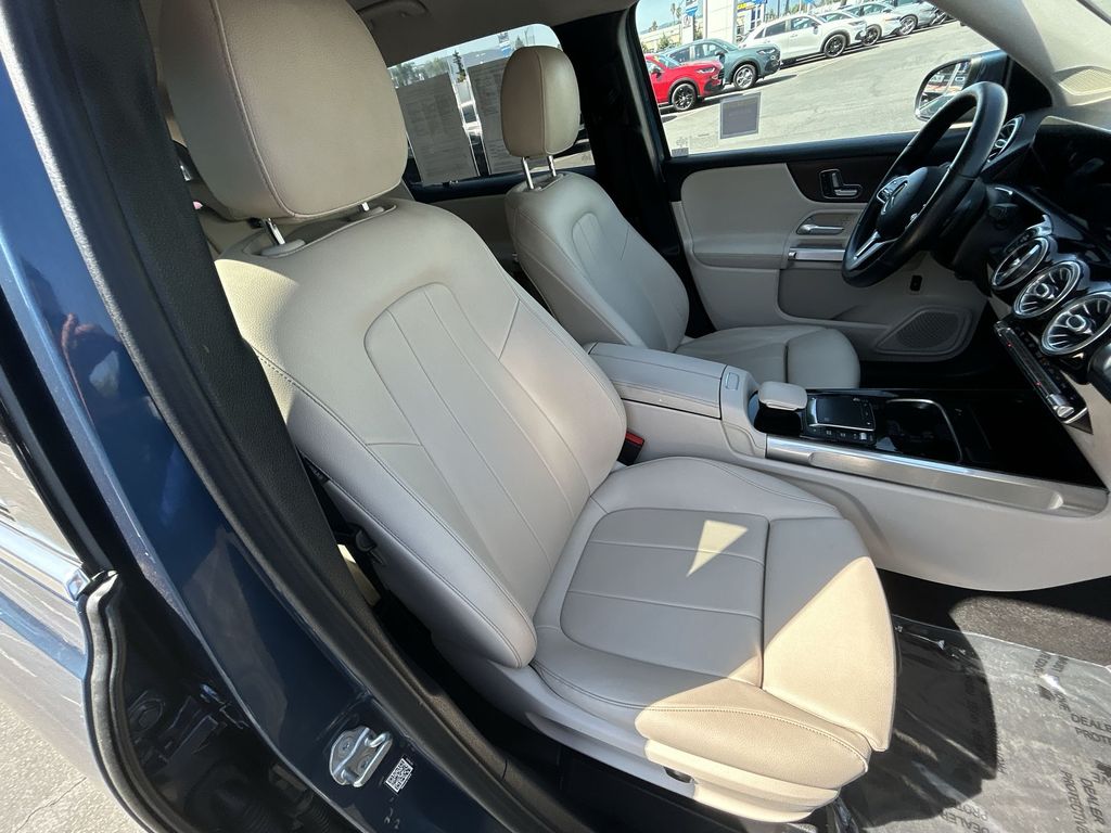 Thumbnail: 2021 Mercedes-Benz GLB - 24