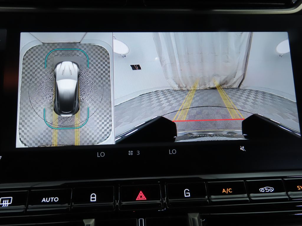 Thumbnail: 2025 Aston Martin Vantage - 16