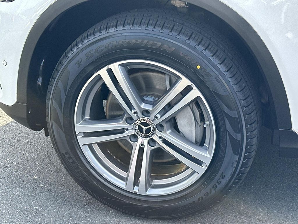 Thumbnail: 2022 Mercedes-Benz GLC - 13