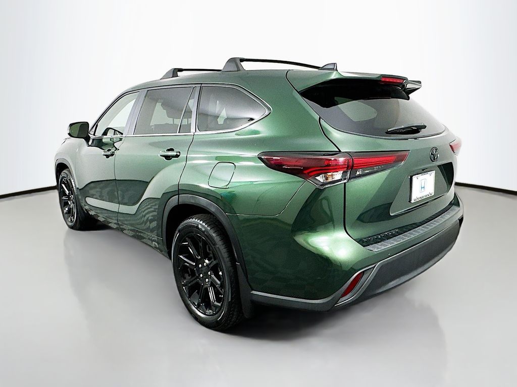 2024 Toyota Highlander LE 7