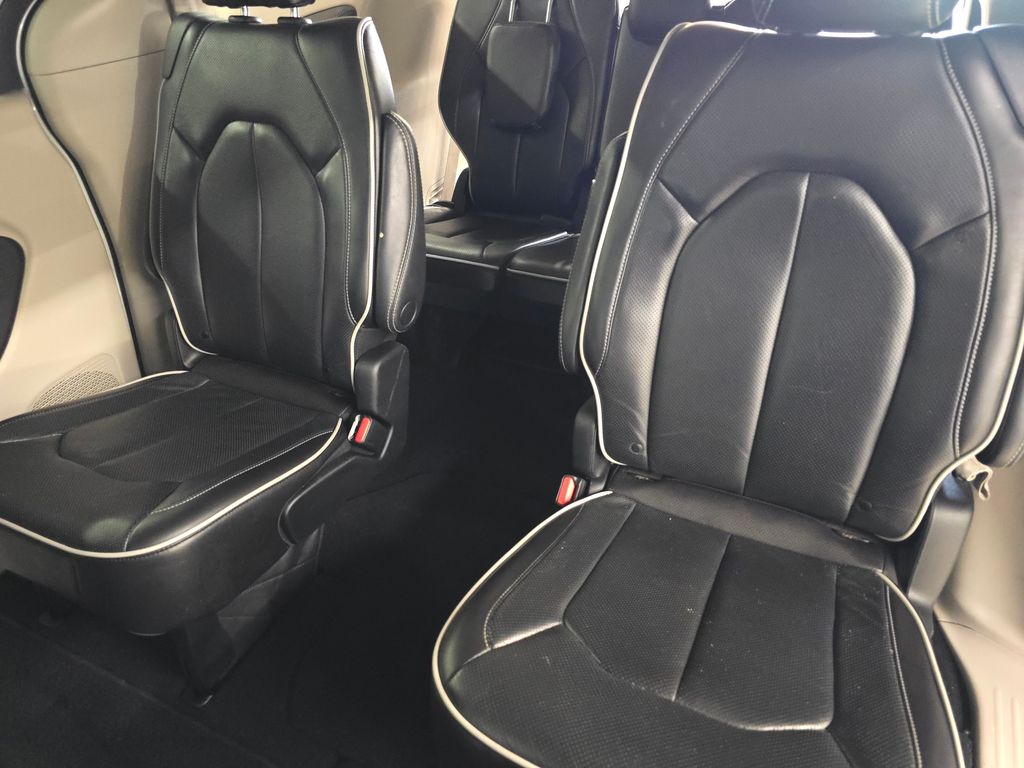 Used 2023 White Chrysler Limited image 19