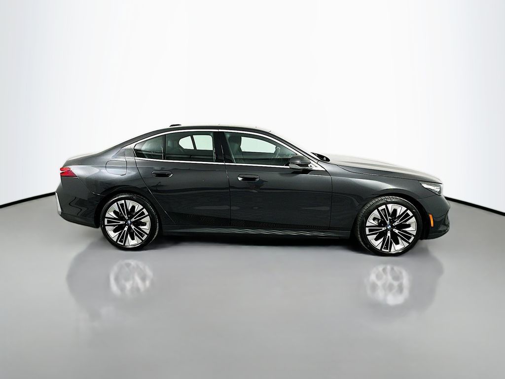 Thumbnail: 2024 BMW 5 Series - 4