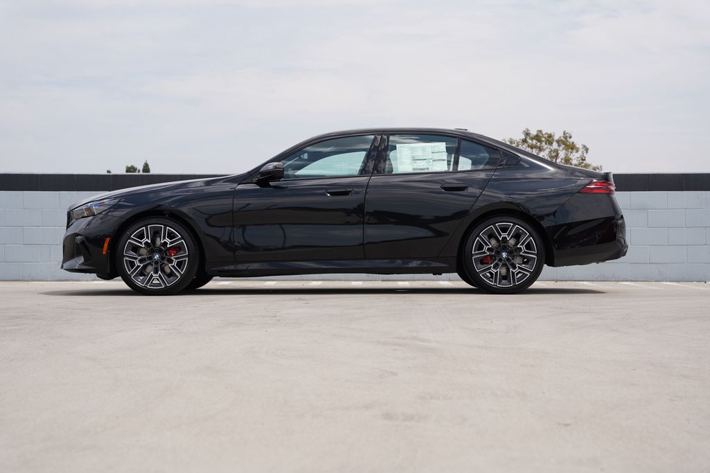 Thumbnail: 2027 BMW 5 Series - 4