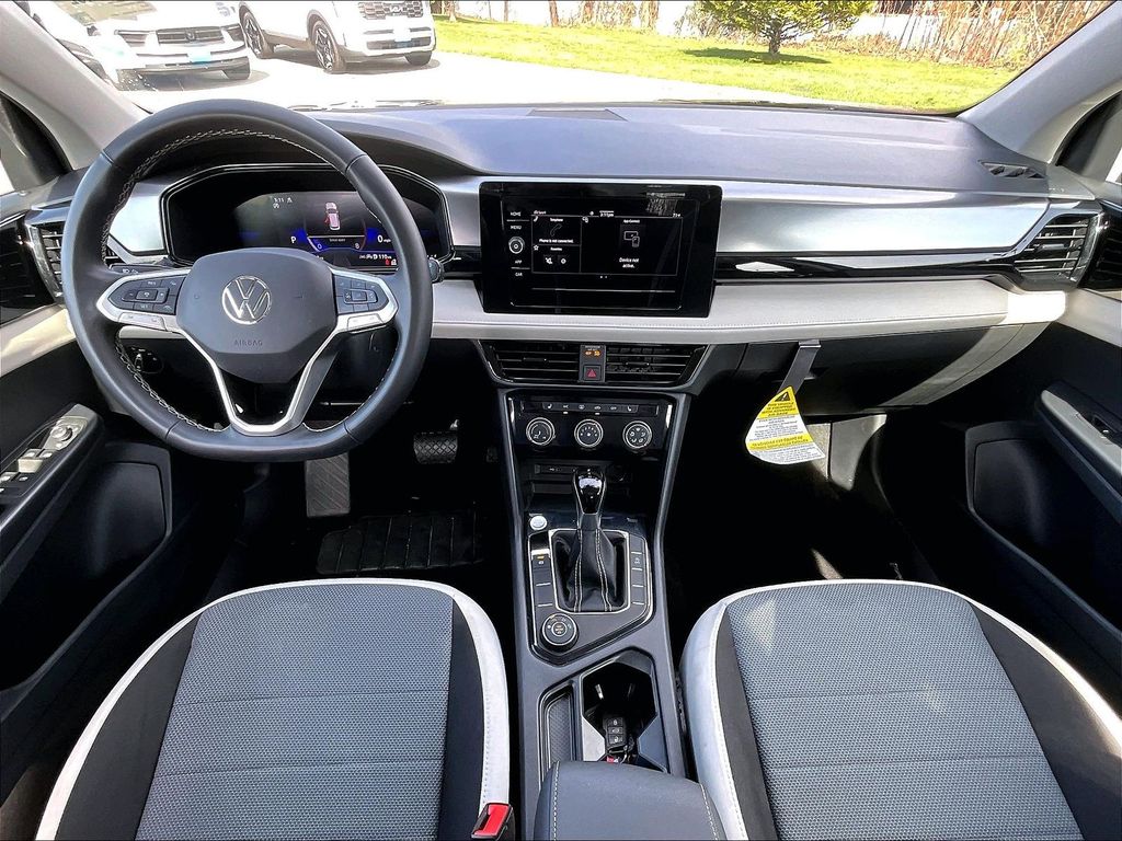 2025 Volkswagen Taos — photo 21