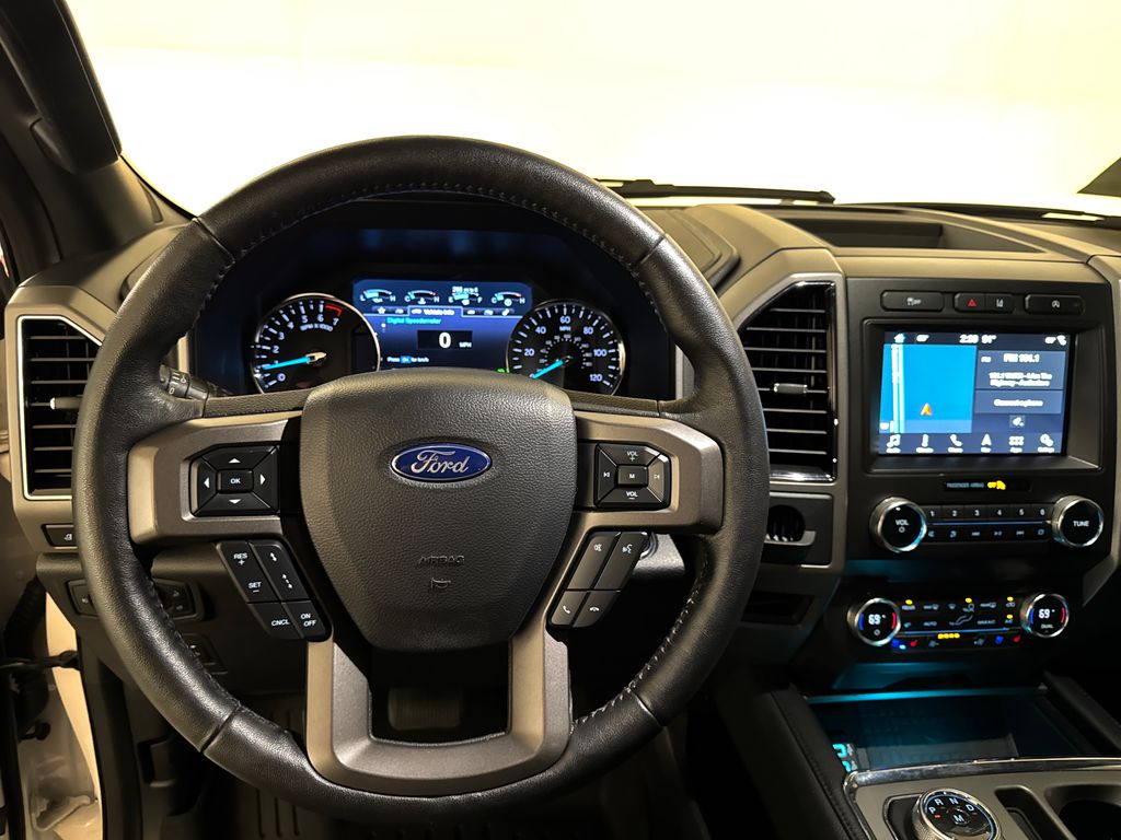 2019 White Platinum Clearcoat Metallic Ford Expedition Max XLT RWD SUV