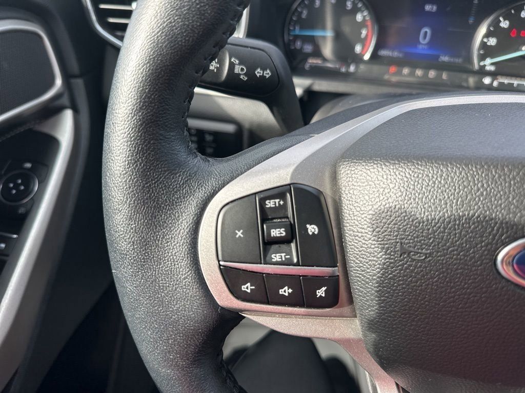2023 Black Metallic Ford Explorer XLT RWD SUV