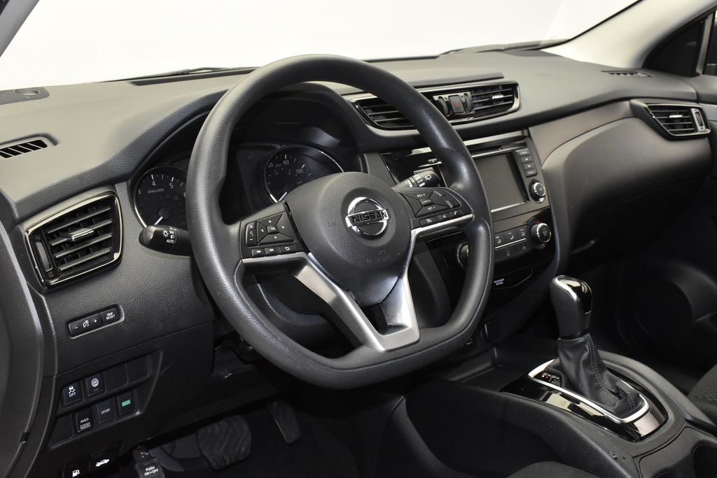 2021 Nissan Rogue Sport S 16