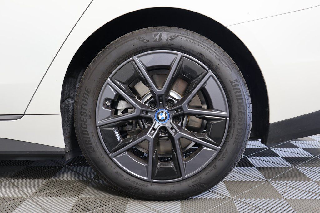 Thumbnail: 2024 BMW i4 - 16