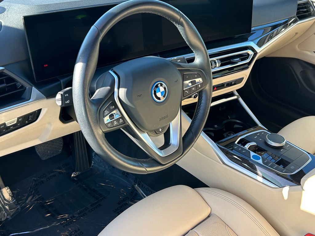 Thumbnail: 2023 BMW i4 - 13