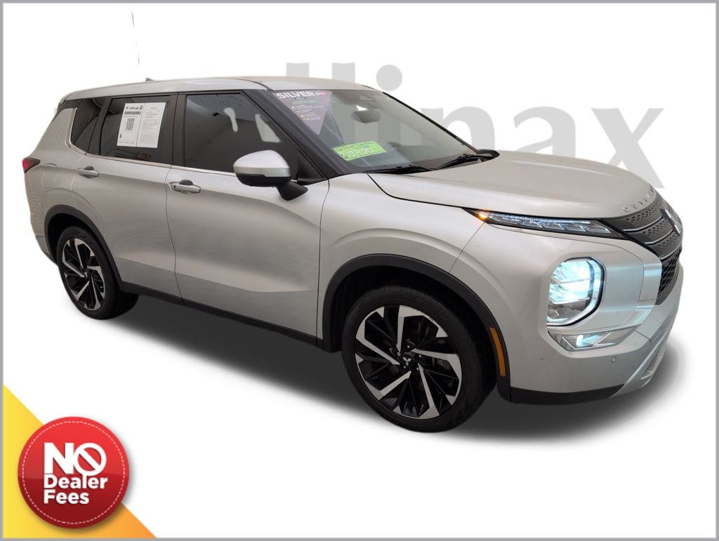 2022 Mitsubishi Outlander SE's photo