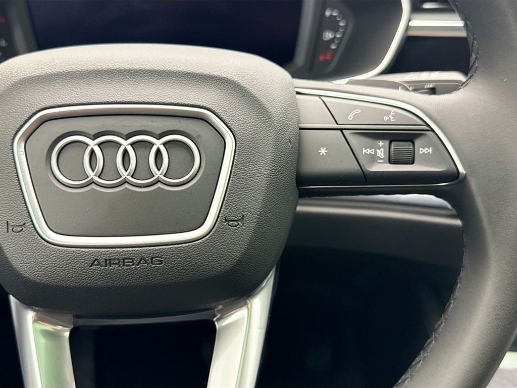 Thumbnail: 2025 Audi Q3 - 12