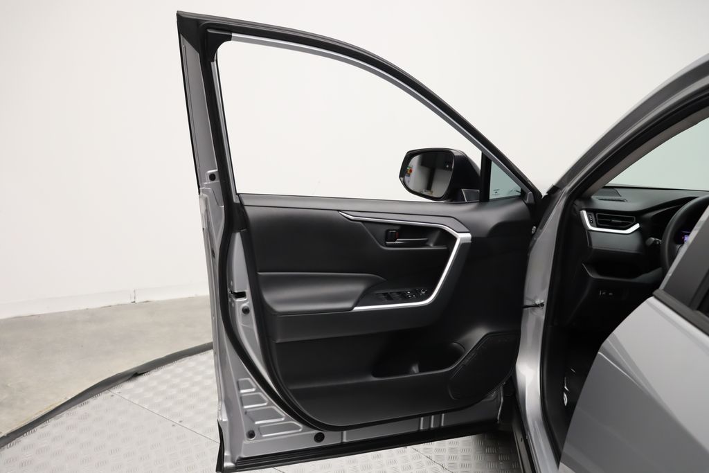 Thumbnail: 2024 Toyota RAV4 - 16