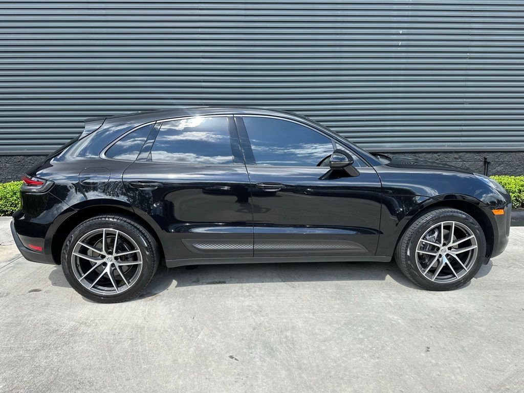 Thumbnail: 2022 Porsche Macan - 10