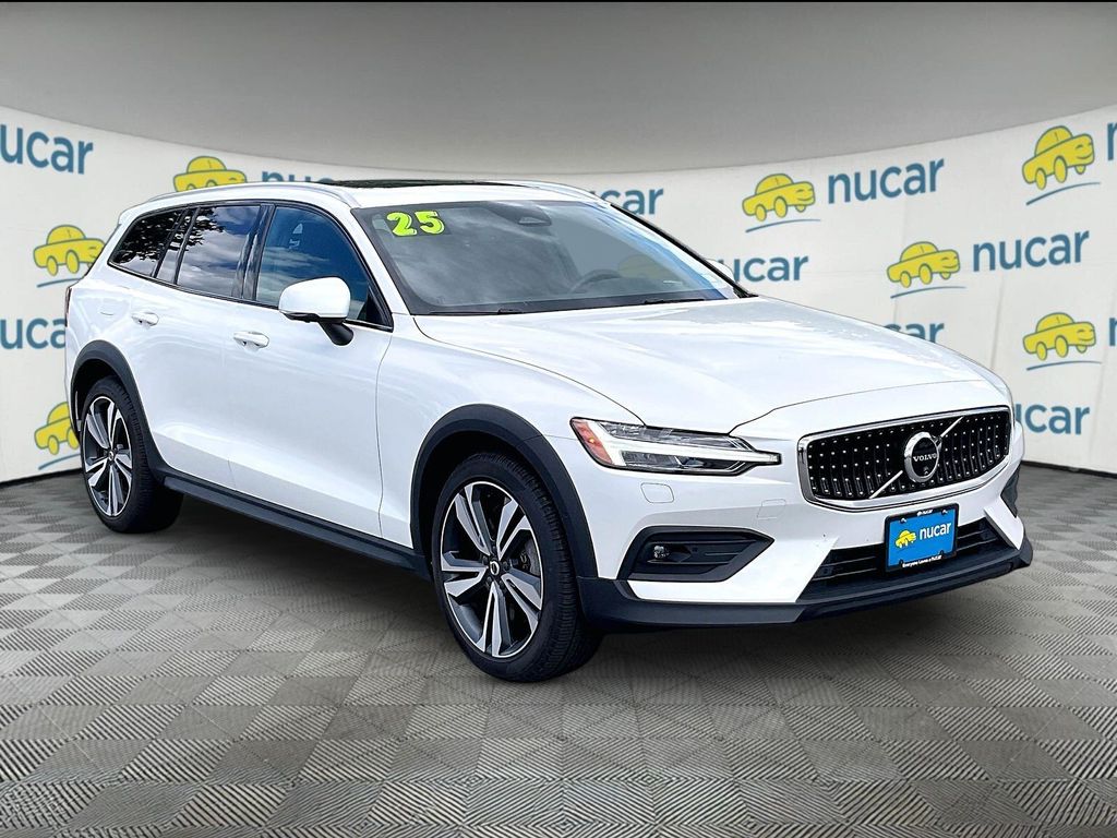 2025 Volvo V60 Cross Country — photo 1