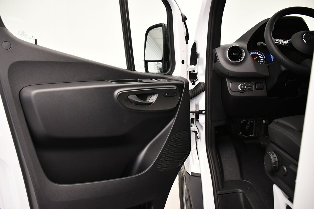 Thumbnail: 2025 Mercedes-Benz Sprinter - 20