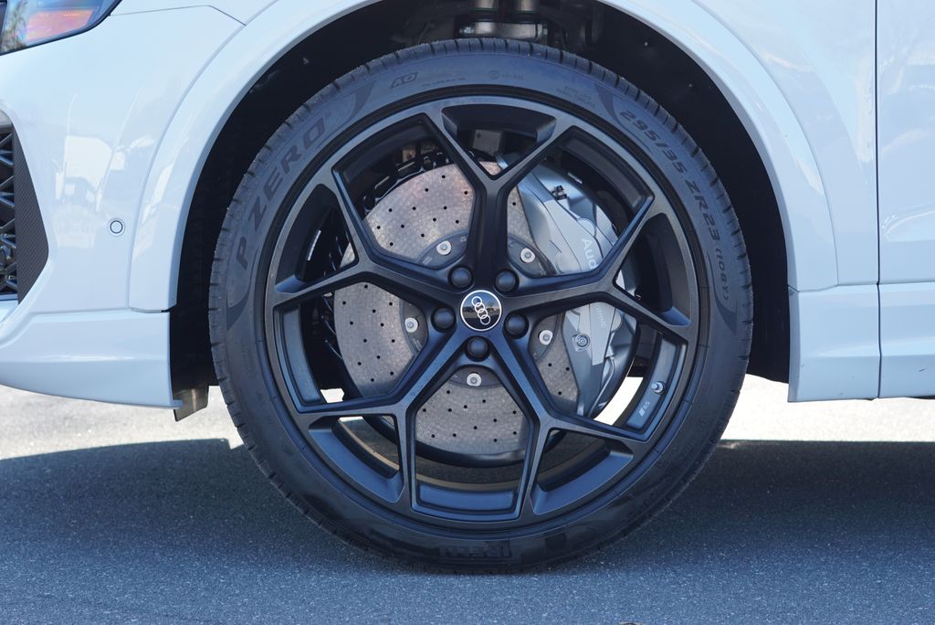 Thumbnail: 2025 Audi RS Q8 - 9