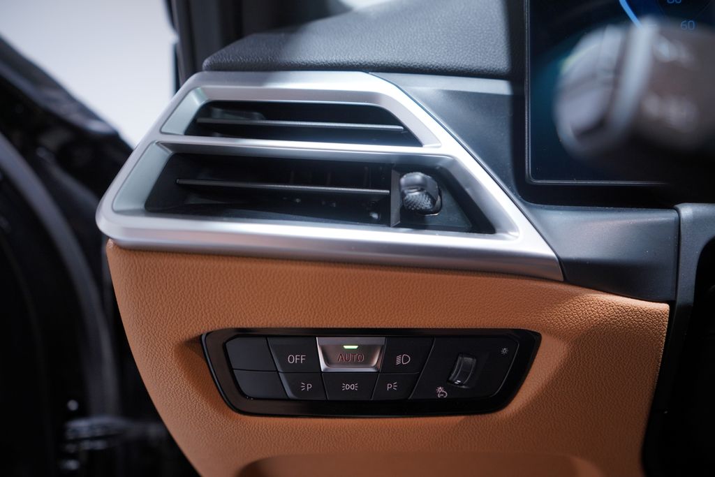 Thumbnail: 2025 BMW 3 Series - 18