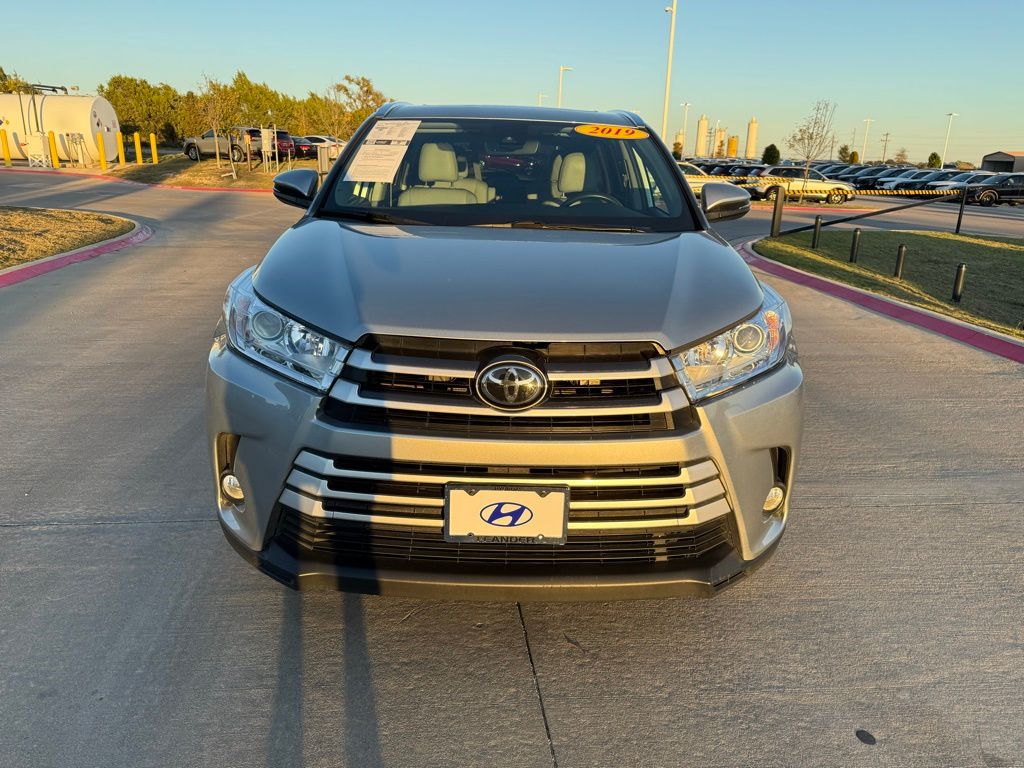 Thumbnail: 2019 Toyota Highlander - 2