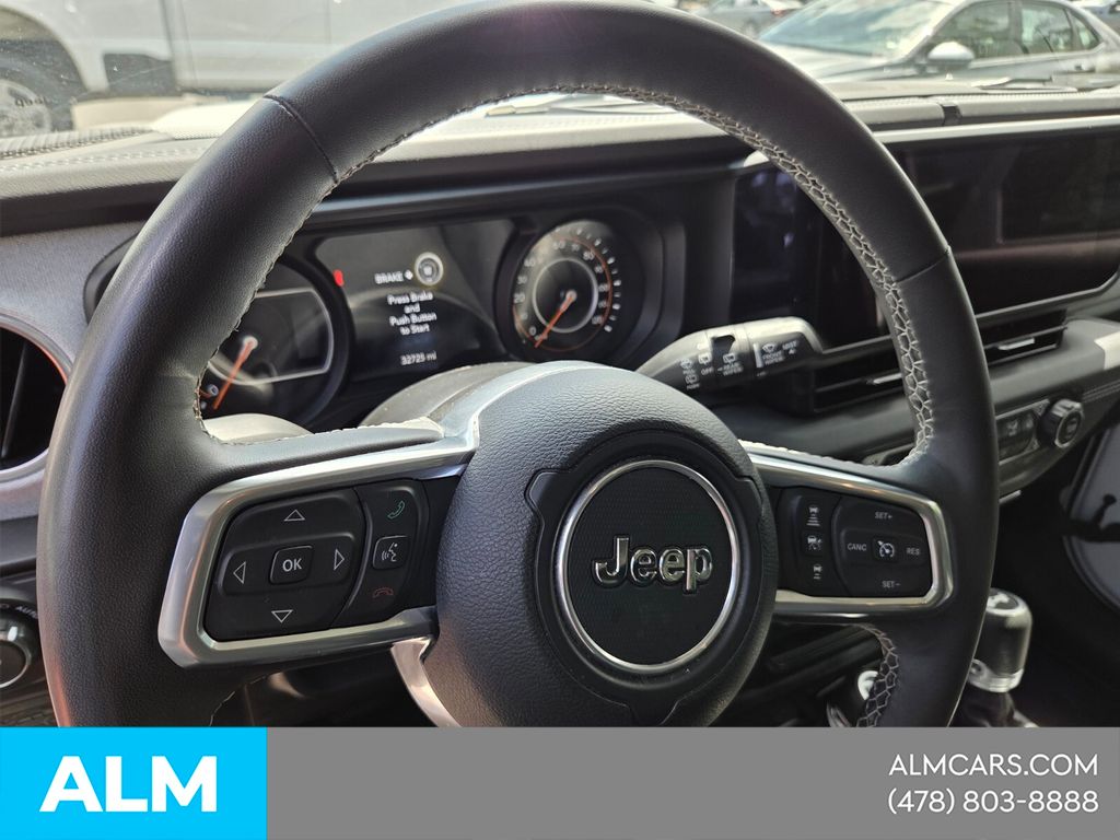 Used 2025 White Jeep Sahara image 22