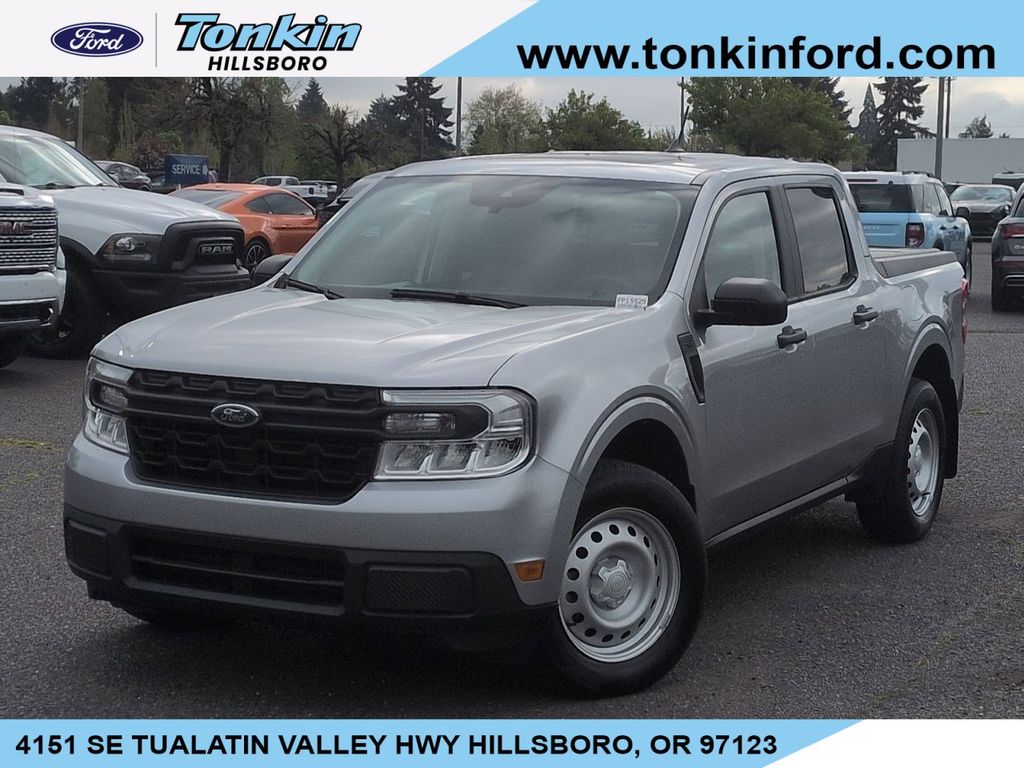 Silver Metallic 2022 Ford Maverick XL SuperCrew FWD Pickup Truck Front-Wheel Drive Continuously Variable Transmission