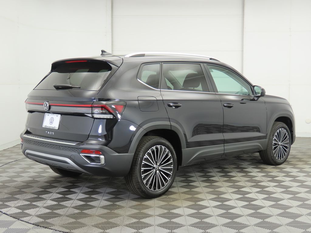 2025 Volkswagen Taos SE 6