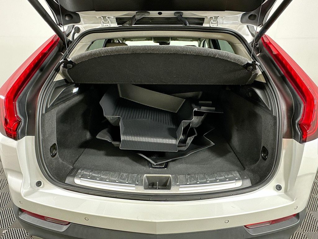 2022 Cadillac XT4 Premium Luxury 26
