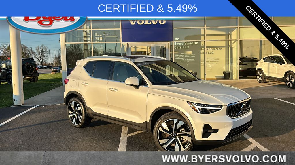 Crystal White Metallic 2024 Volvo XC40 B5 Ultimate Bright Theme AWD SUV / Crossover All-Wheel Drive Automatic