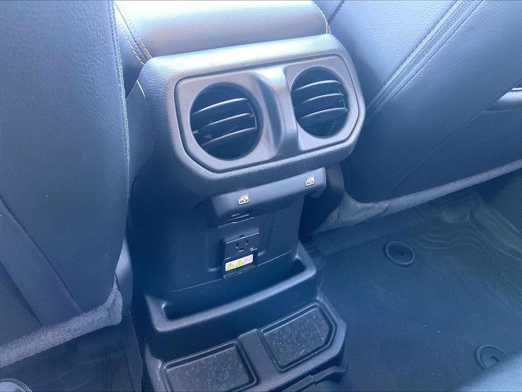 2023 Jeep Wrangler — photo 27