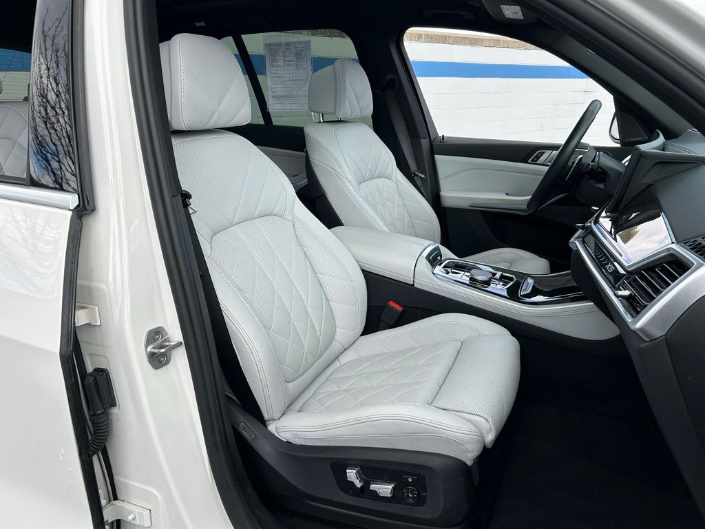 2024 BMW X5 xDrive50e 25