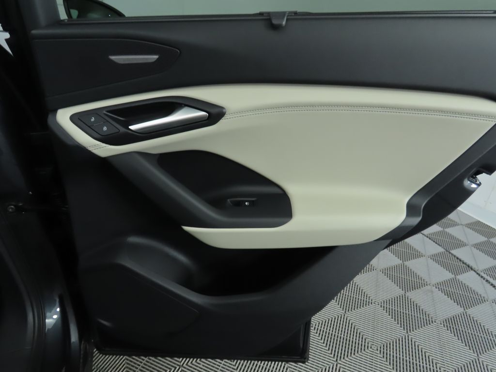 Thumbnail: 2025 Audi Q6 e-tron - 29