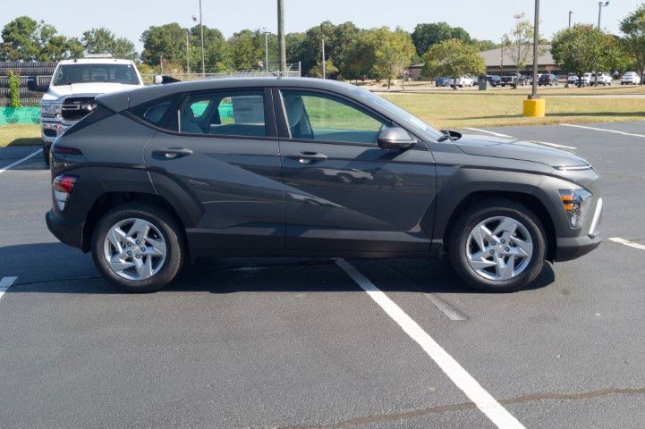 New 2027 Gray Hyundai SE image 4