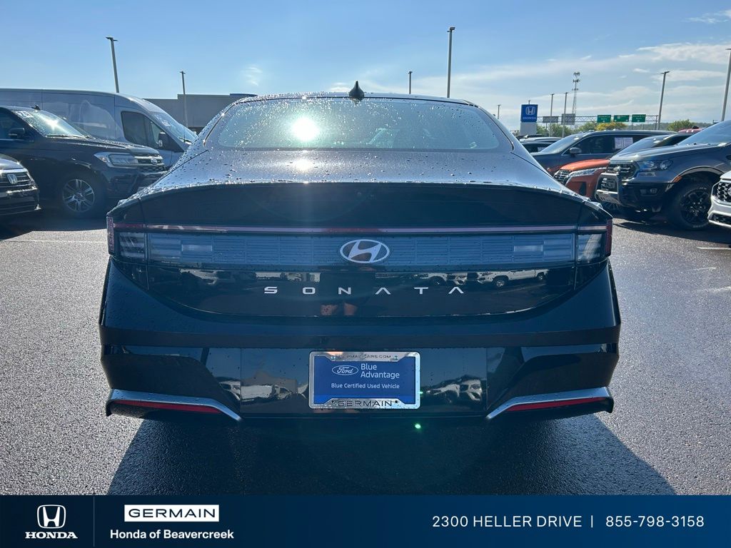 Used 2025 Black Hyundai SEL image 6